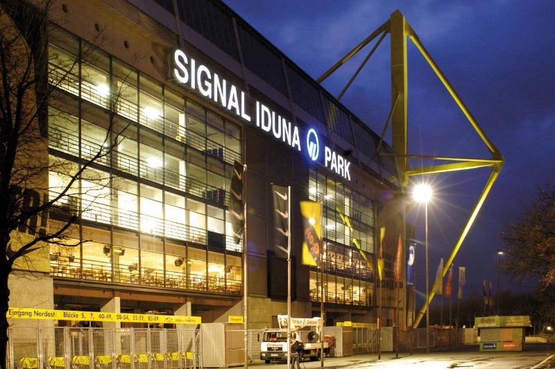 Lichtwerbung Signal-Iduna Park